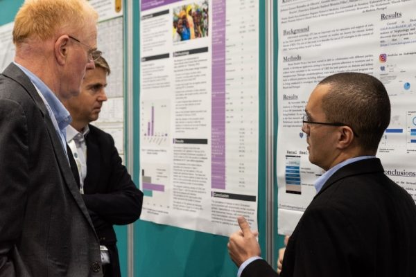 clinical_studies2 Geraldo B. Silva Junior, discusses his findings with John Feehally and Brett Cullis at WCN’19, in Melbourne, Australia, during the ISN Clinical Research Awards special session.