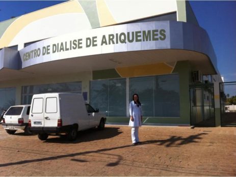Tatiara Bueno outside the new dialysis clinic in Ariquemes